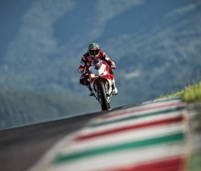 开云体育世界杯-76人连续得分压制马刺，米切尔带队取胜，篮球场上的化学反应与物理定律