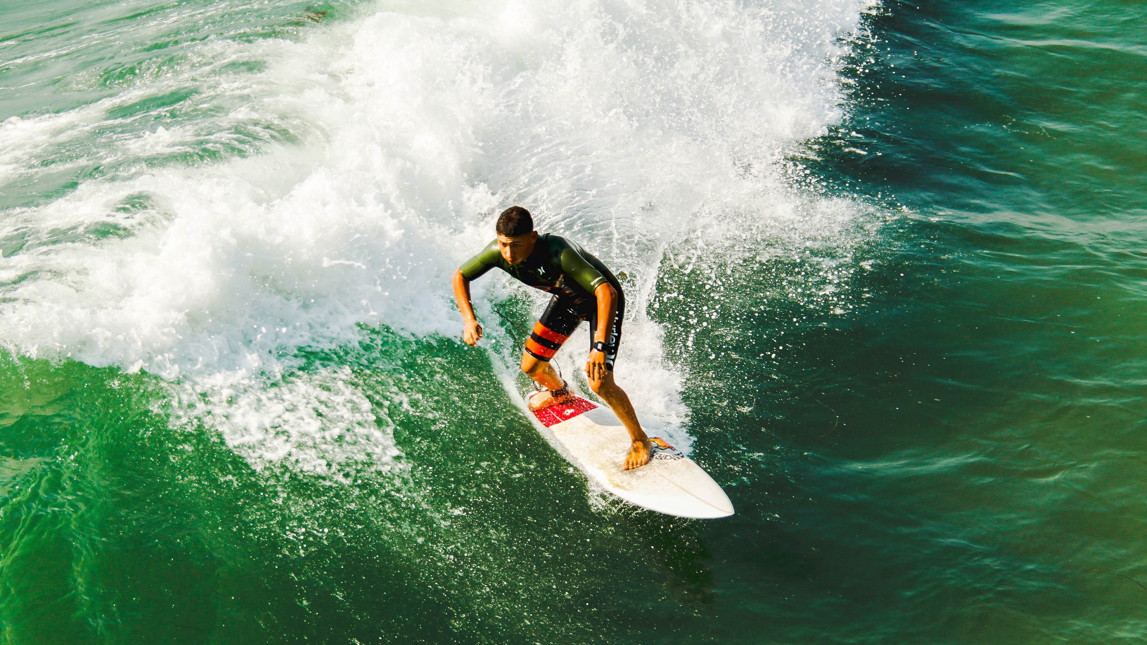 佩德里点燃赛场,当西班牙魔法照亮比利时切尔西